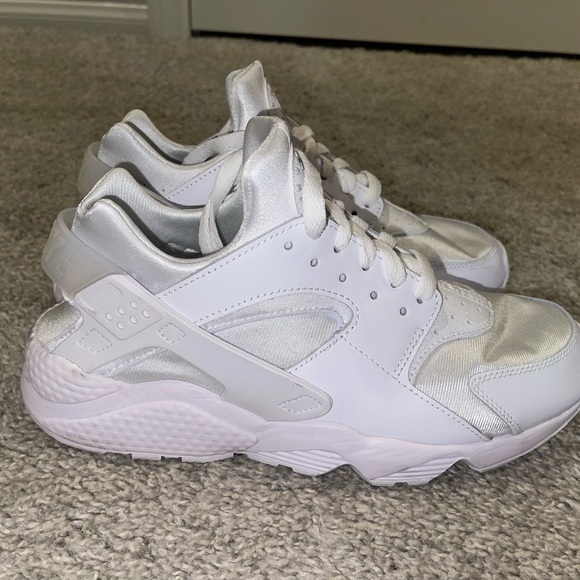 SOLD❗️Nike white huarache sneakers 🤍 - Picture 2 of 6